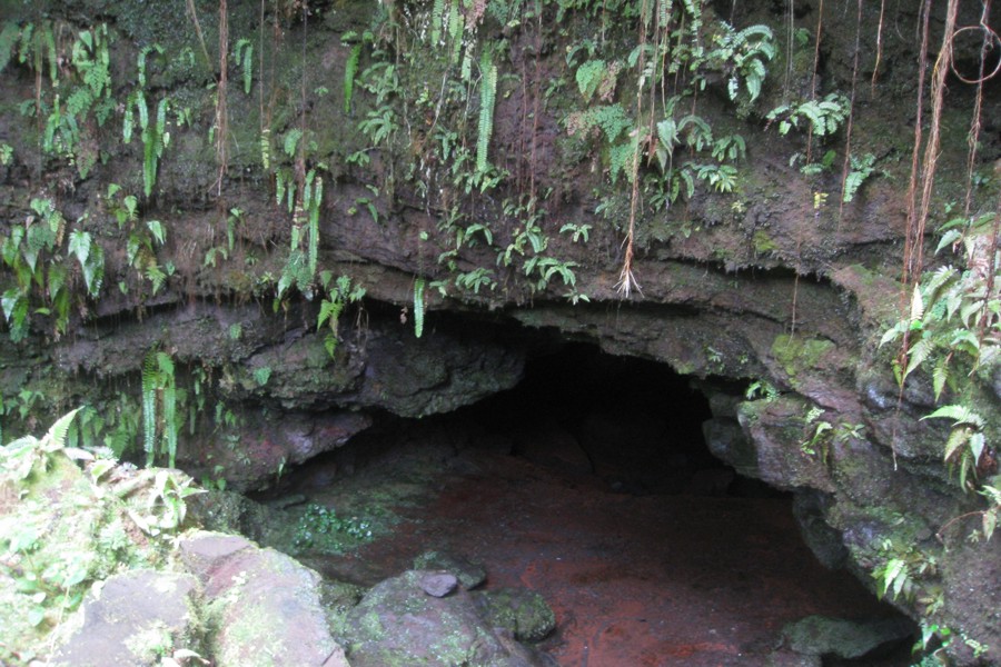 ../image/kaumana cave 3.jpg